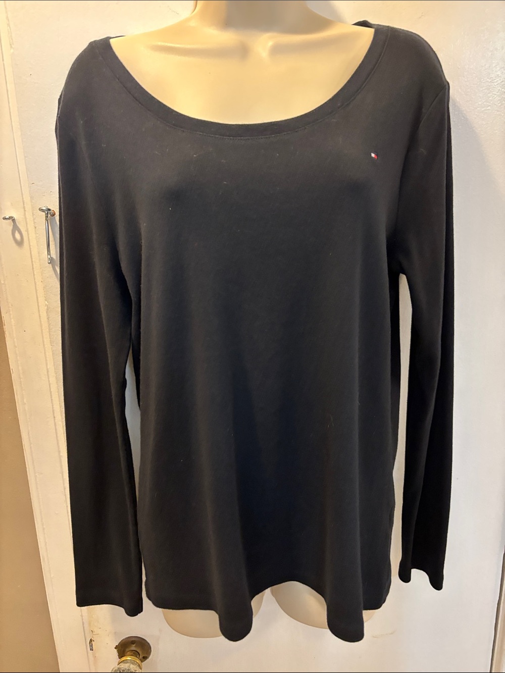 Tommy Hilfiger large Black Long-Sleeve Scoop Neck Tee 26-367